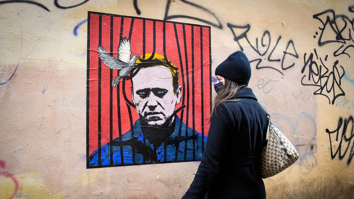 Svět zaplavily zprávy o smrti Navalného. Ruská státní média reagovala po svém